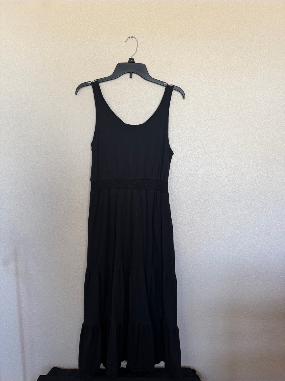 Amazon Essentials Black Sleeveless Tiered Maxi Dress with pockets